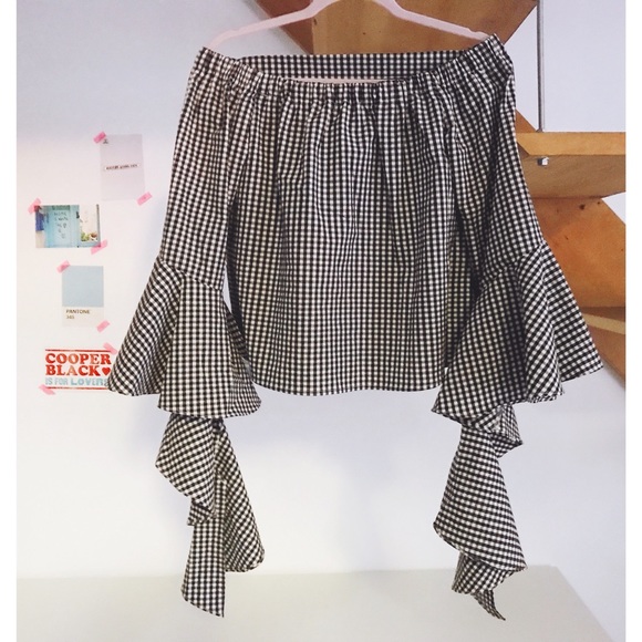 Statement ruffle sleeved gingham crop top - Picture 2 of 4